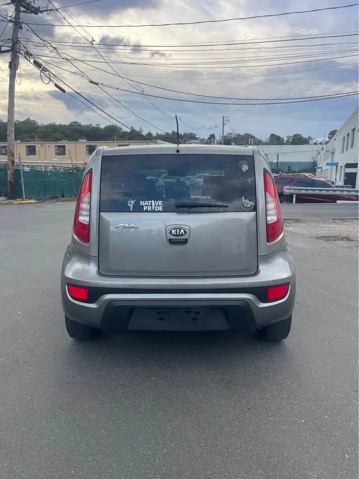 2013 Kia Soul · Wagon 4D image indicator(4)