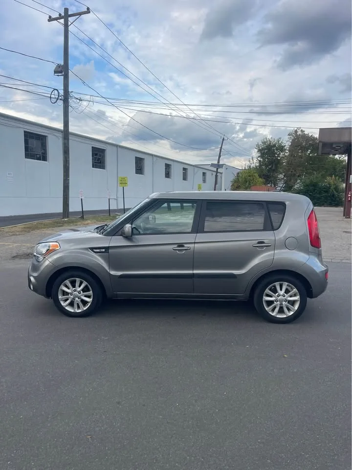 2013 Kia Soul · Wagon 4D image indicator(5)