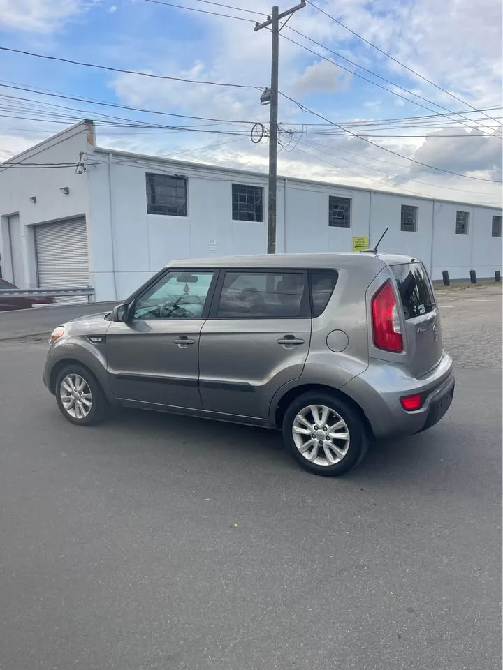 2013 Kia Soul · Wagon 4D image indicator(8)