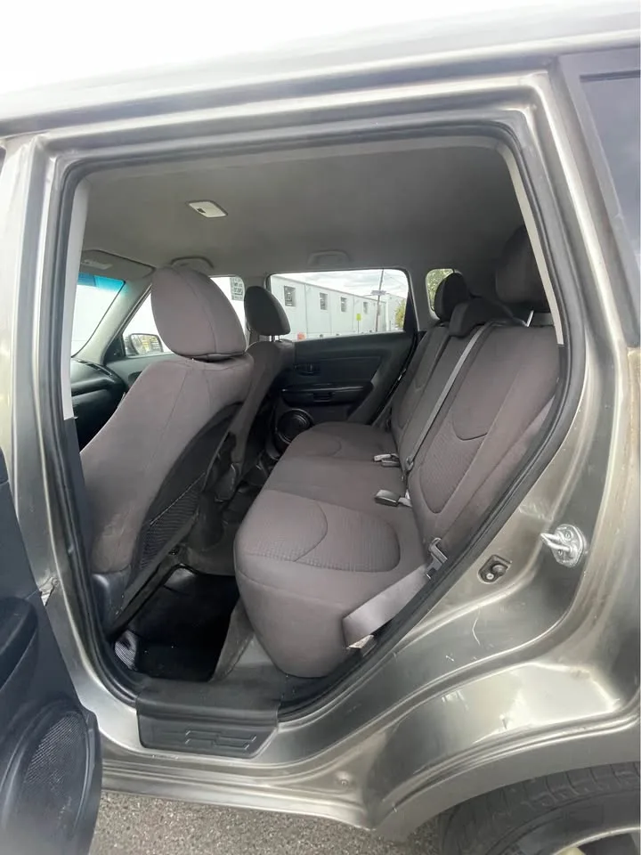 2013 Kia Soul · Wagon 4D image indicator(10)