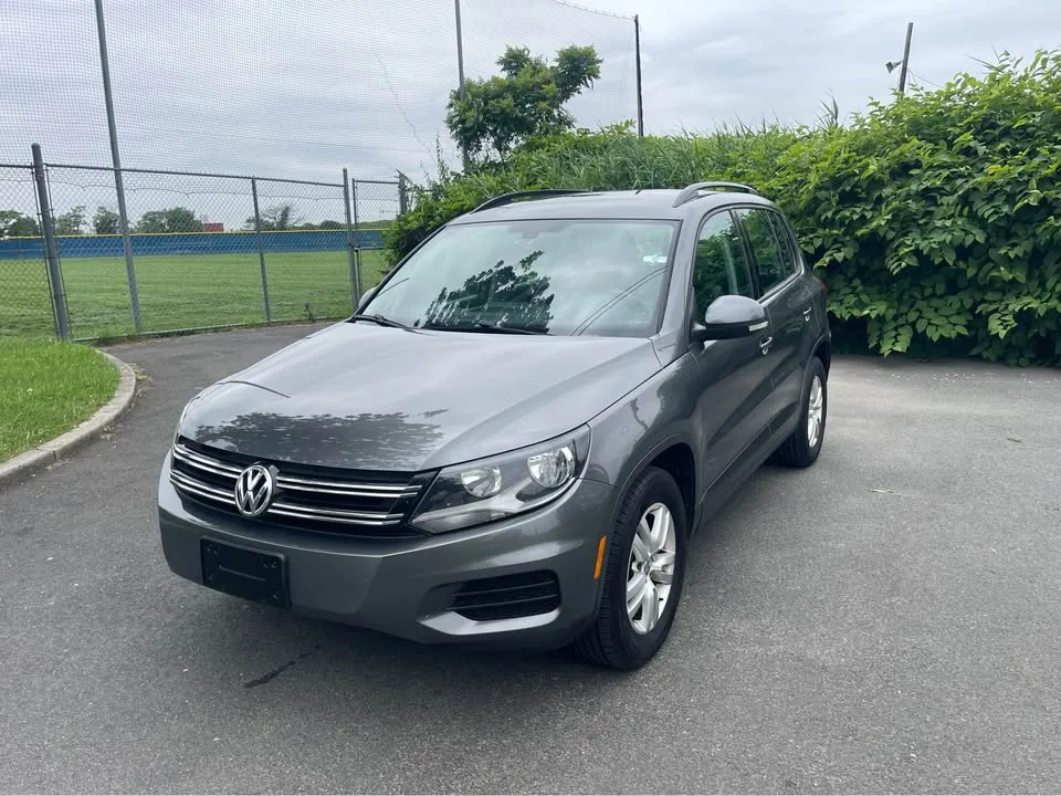 2016 Volkswagen Tiguan · 2.0T Sport Utility SUV 4D image indicator(7)