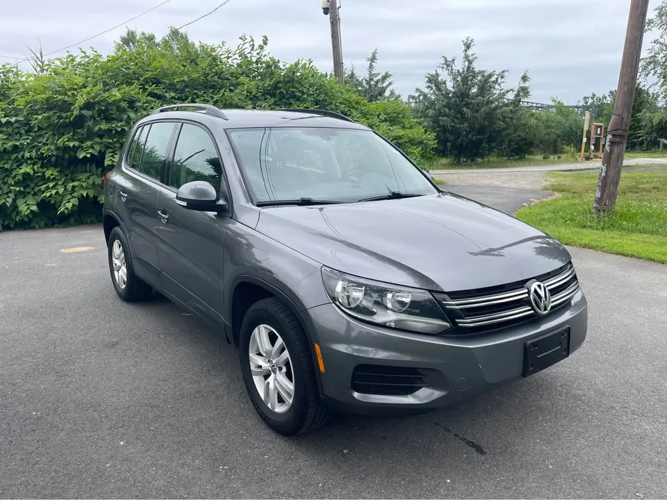 2016 Volkswagen Tiguan · 2.0T Sport Utility SUV 4D image indicator(8)