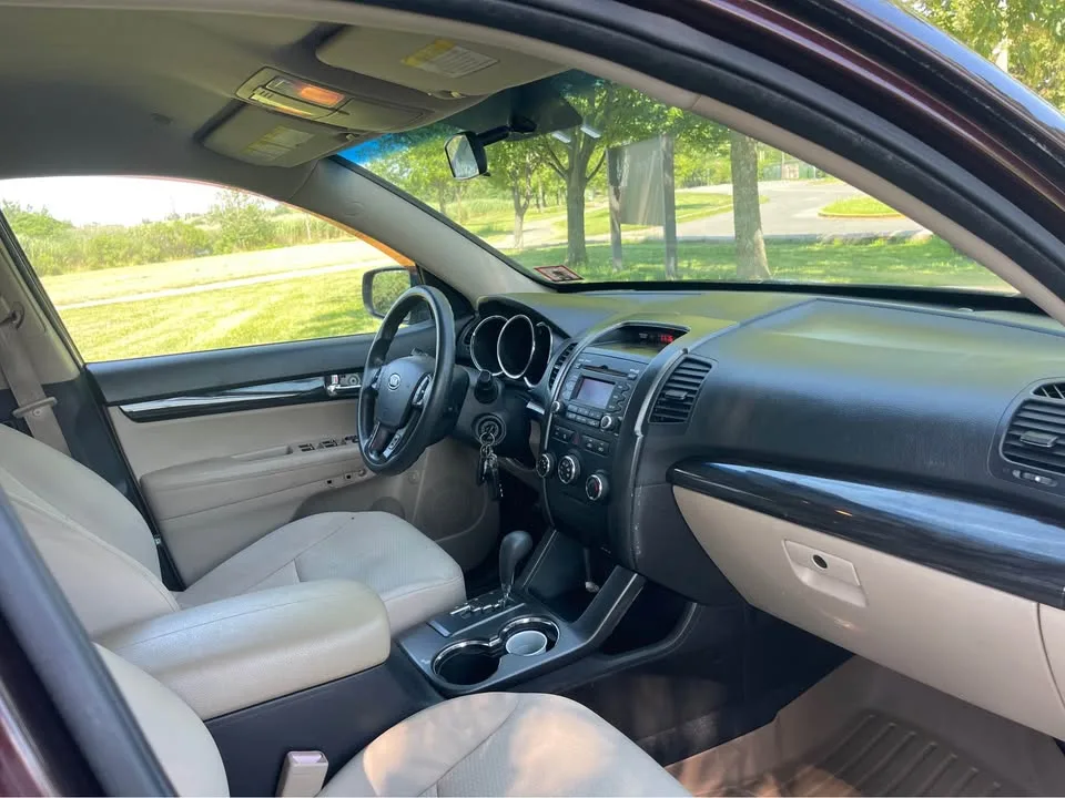 2012 Kia Sorento · EX Sport Utility 4D image indicator(7)