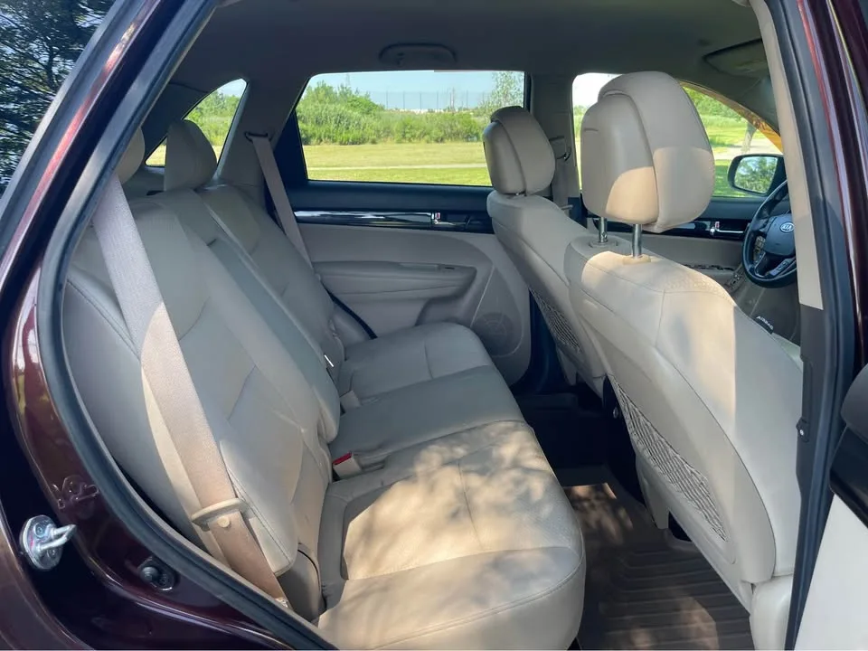 2012 Kia Sorento · EX Sport Utility 4D image indicator(8)