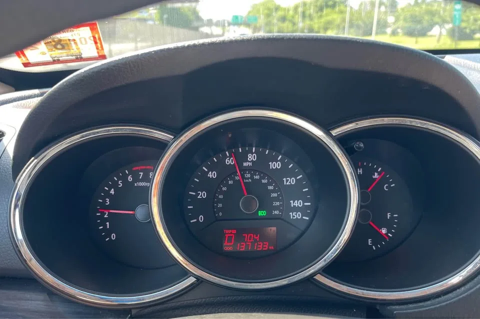 2012 Kia Sorento · EX Sport Utility 4D image indicator(10)