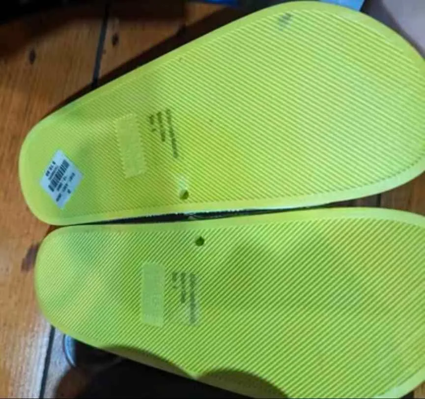 Women’s Size 8 Neon Green Snake Print Slides image indicator(3)