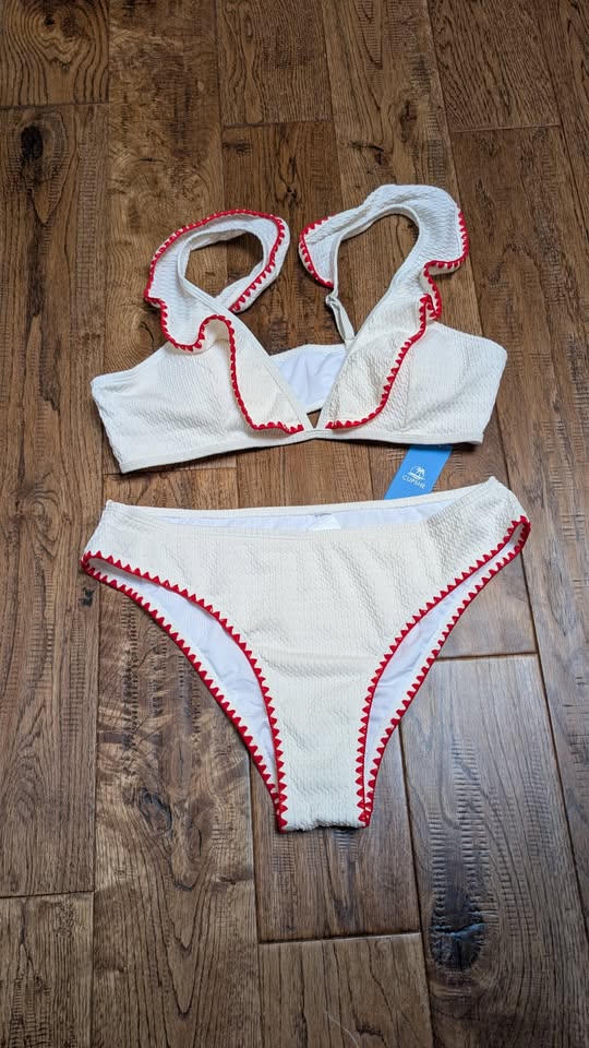 New with Tag - Cupshe Maddie White Bikini Set - photo 4