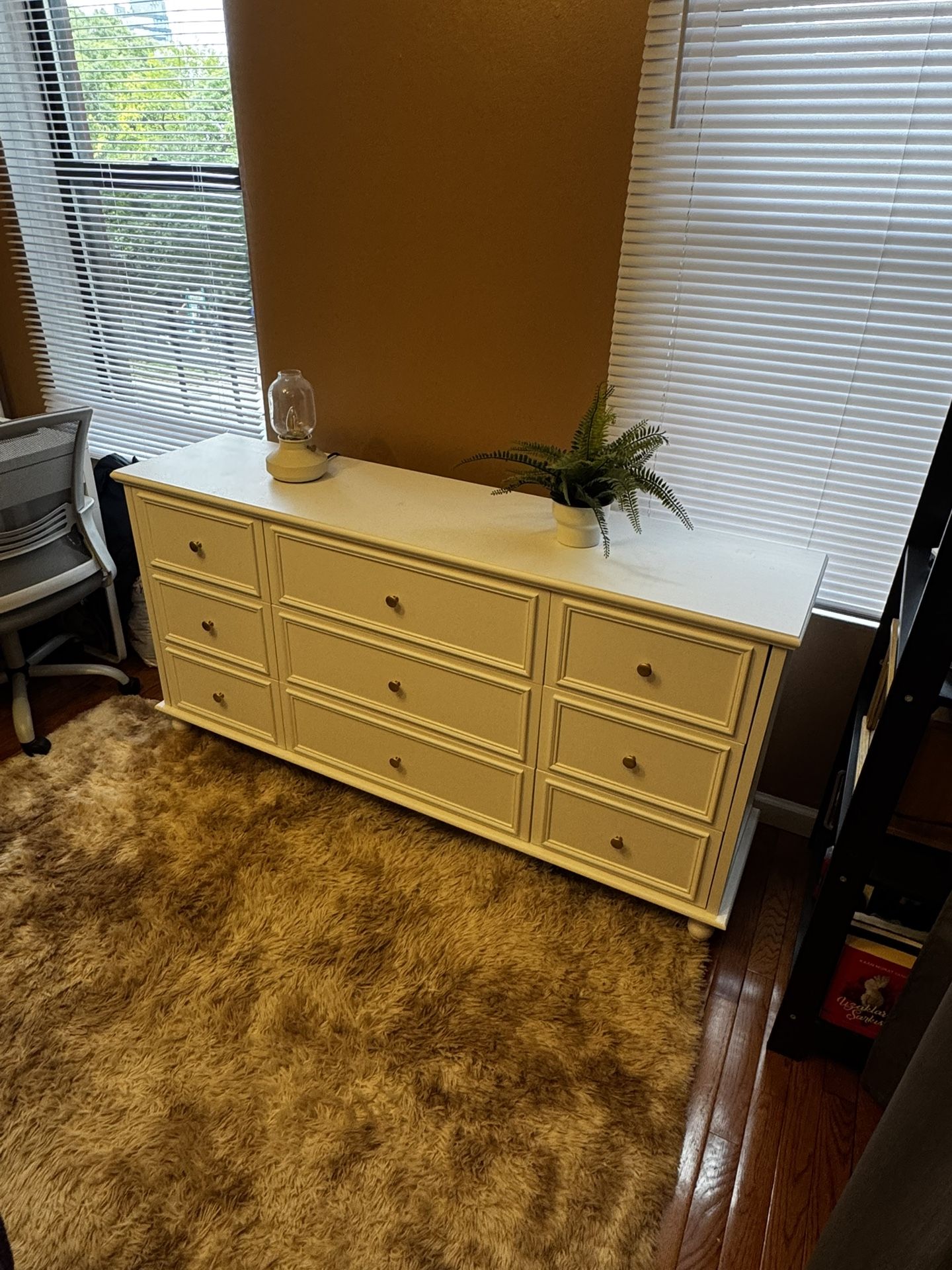 Beautiful White 9-Drawer Dresser - FREE DELIVERY - photo 3