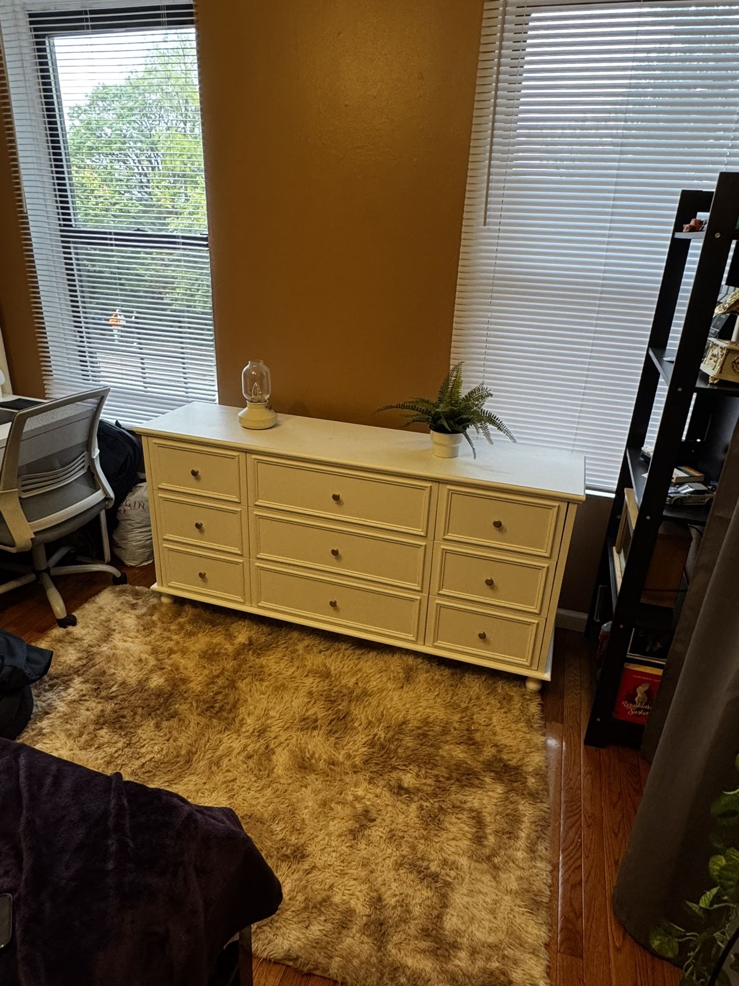 Beautiful White 9-Drawer Dresser - FREE DELIVERY - photo 5