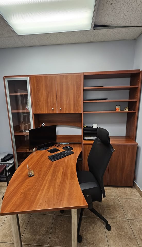 Large Executive Office Desk with Hutch & Storage - photo 2