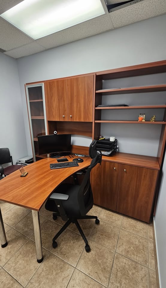 Large Executive Office Desk with Hutch & Storage - photo 3