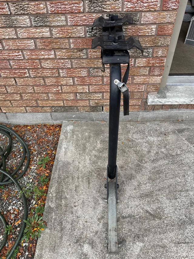 4-Bike Hitch Mount Rack thumbnail