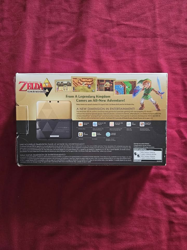 Nintendo 3DS - A Link Between Worlds Limited Edition - photo 2
