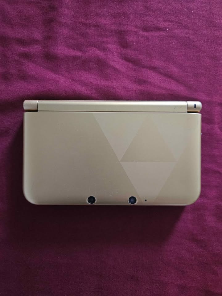 Nintendo 3DS - A Link Between Worlds Limited Edition - photo 3