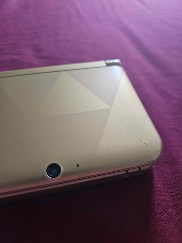Nintendo 3DS - A Link Between Worlds Limited Edition - photo 4
