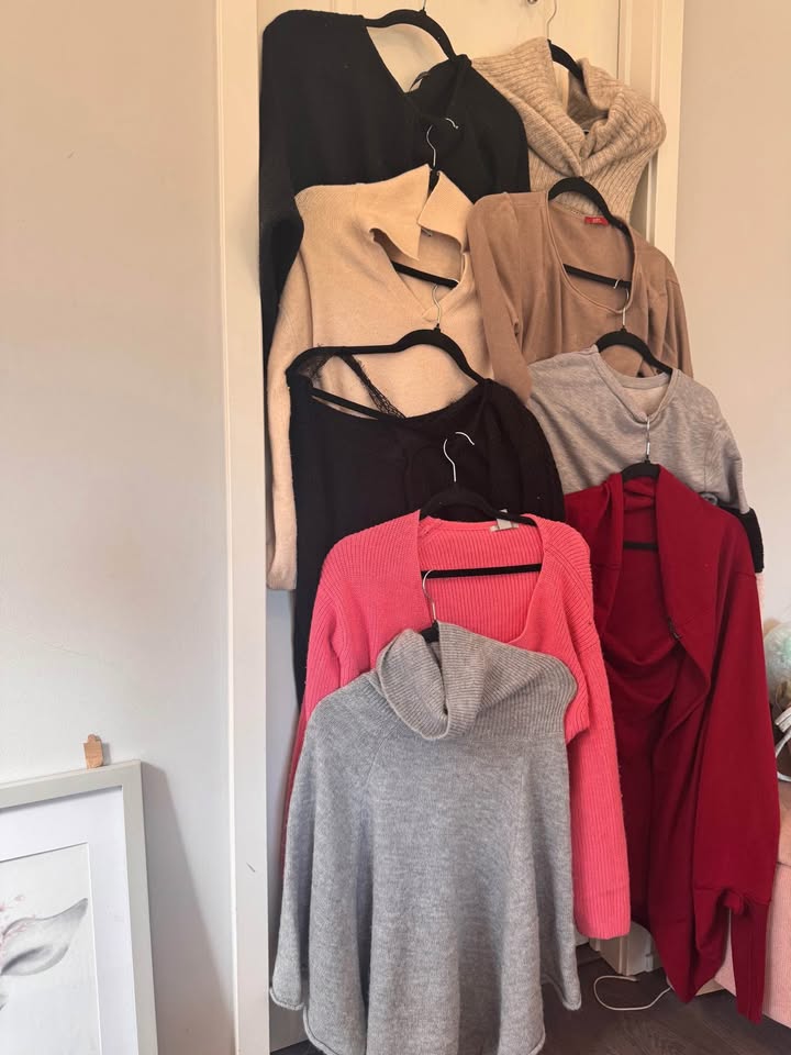 Size M/L sweaters lot - photo 4