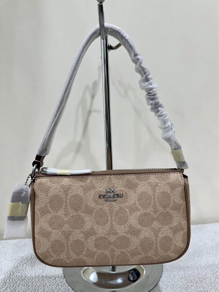 Brand New Coach Nolita 19