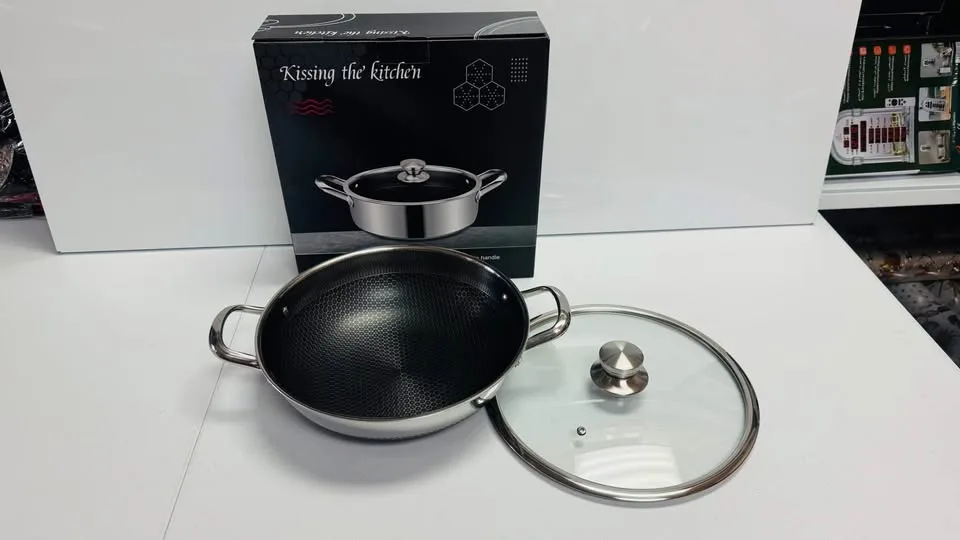 Kissing the kitchen image indicator(4)