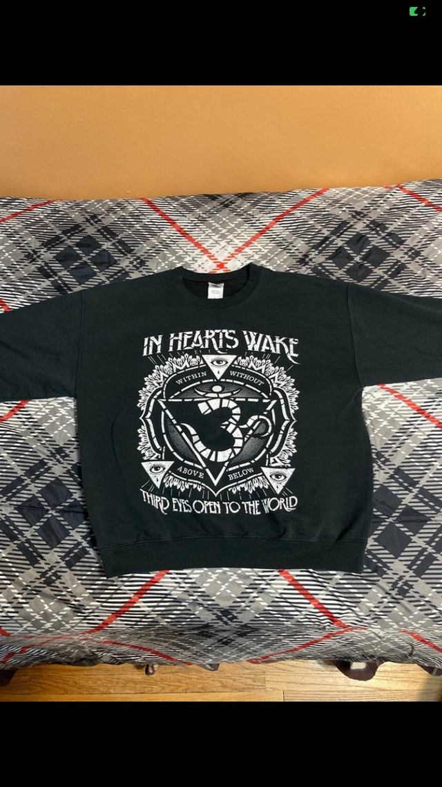 In Hearts Wake band black crewneck and white T shirt large - photo 2