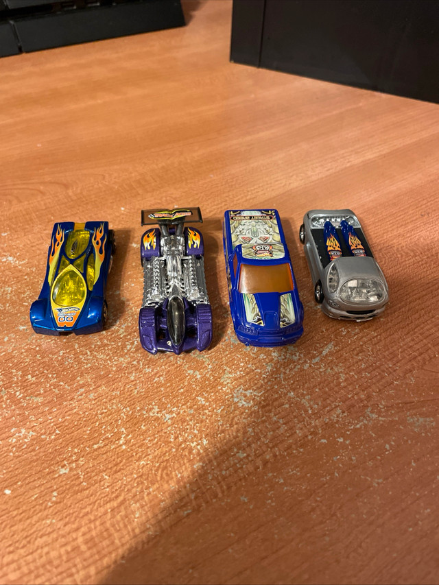 Hot Wheels Highway 35 World Race 4 Car Lot