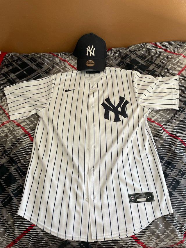 New York Yankees 27 Stanton Jersey Medium with hat S/M