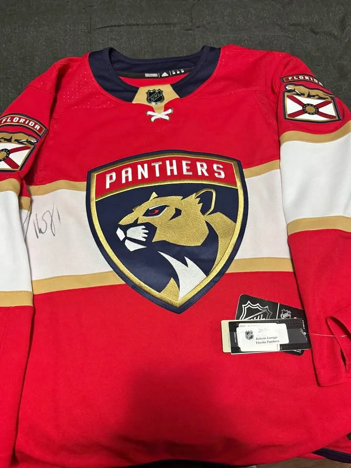 Roberto Luongo Signed Jersey thumbnail