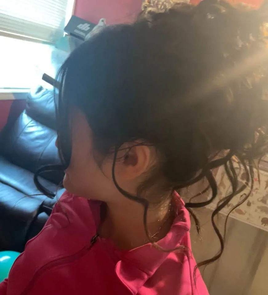 Maquillaje y peinado image indicator(6)