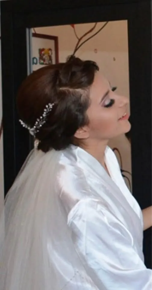 Maquillaje y peinado image indicator(8)