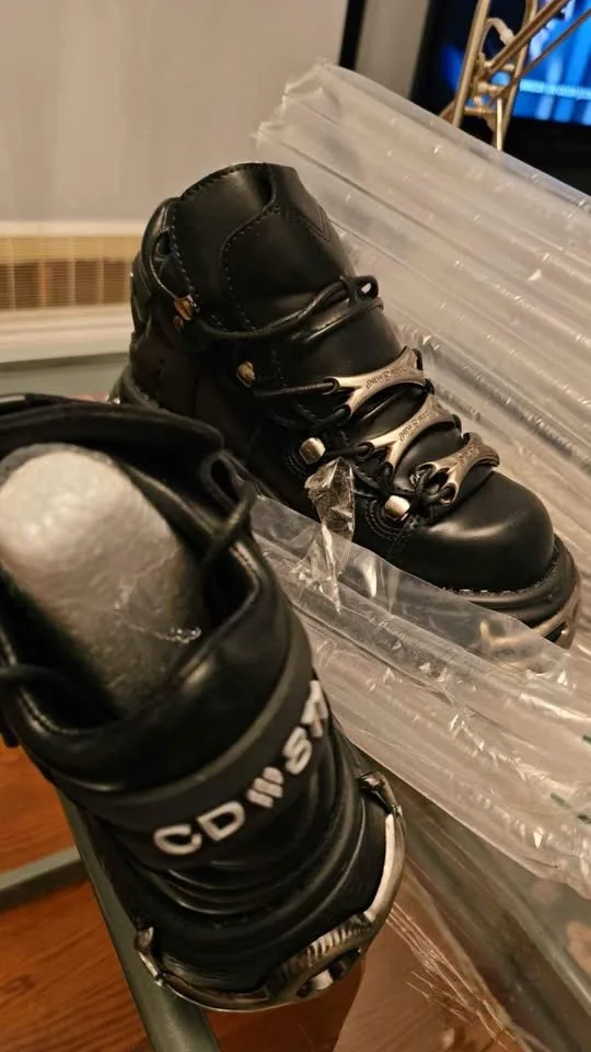 NEW Women's Metal Decor Platform Sneakers, Size 7 image indicator(4)