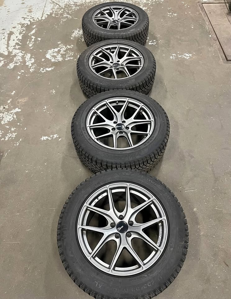 18 INCH PORSCHE MACAN WINTER PACKAGE USED
