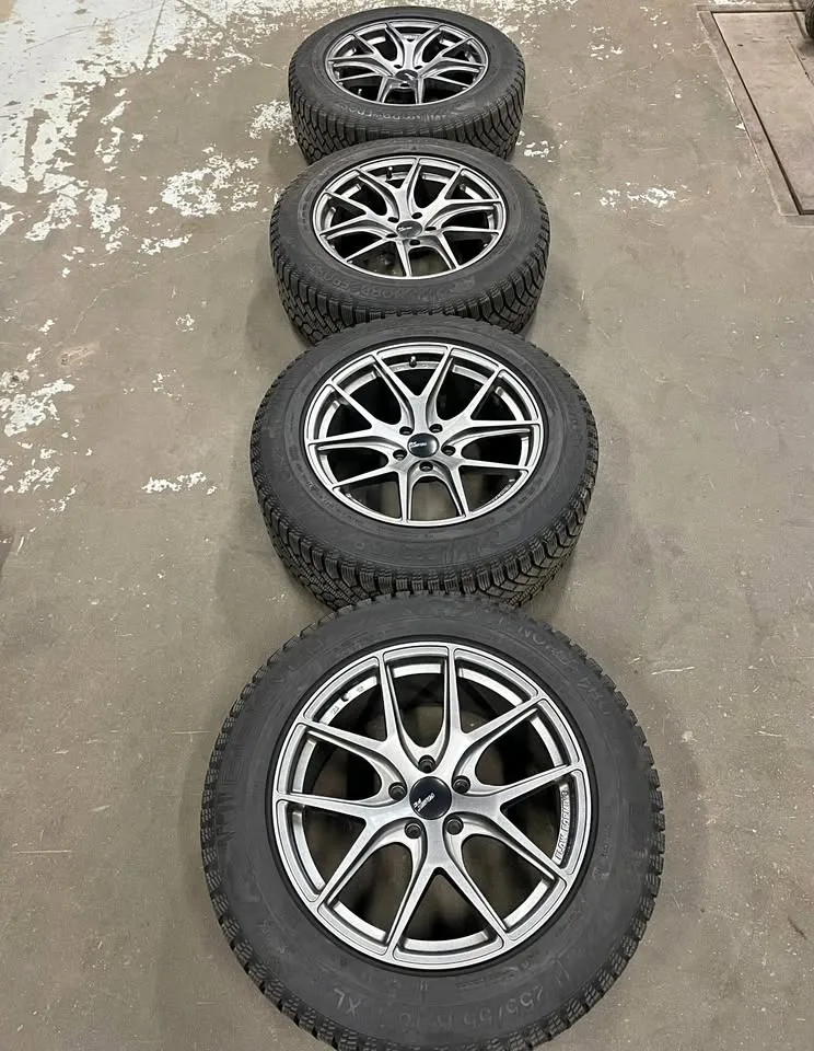 18 INCH PORSCHE MACAN WINTER PACKAGE USED thumbnail