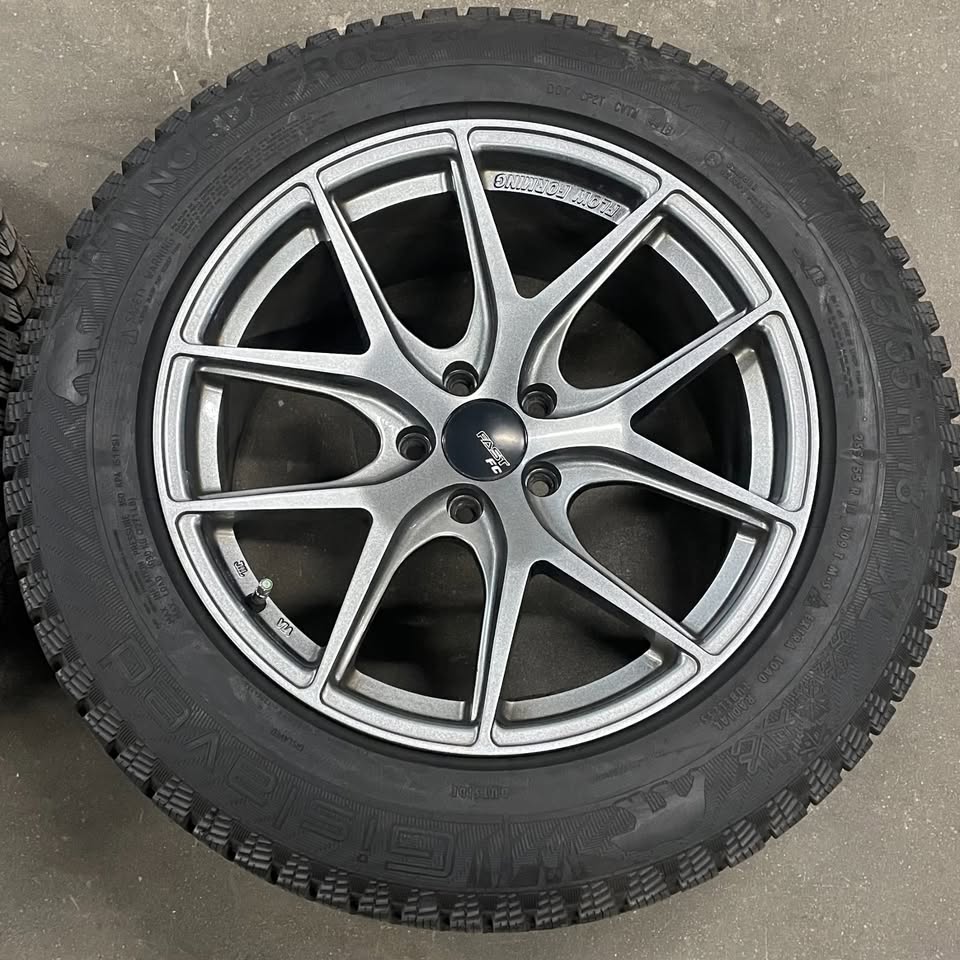 18 INCH PORSCHE MACAN WINTER PACKAGE USED - photo 2
