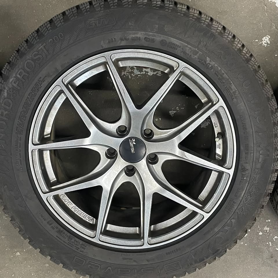 18 INCH PORSCHE MACAN WINTER PACKAGE USED - photo 4