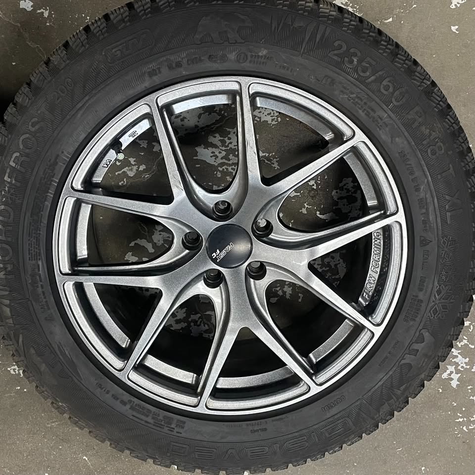 18 INCH PORSCHE MACAN WINTER PACKAGE USED - photo 5
