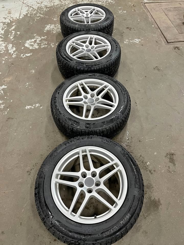 18 INCH PORSCHE MECAN WINTER PACKAGE USED