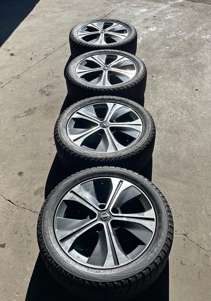 17 INCH NISSAN LEAF EV WINTER PACKAGE