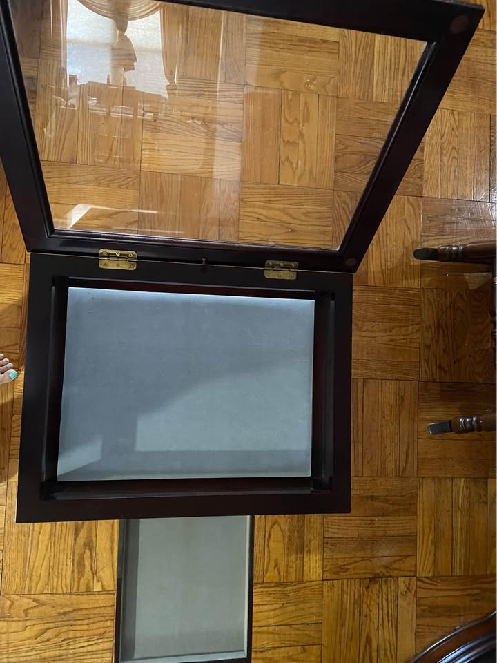 Bombay Co Display Case End Table - photo 2