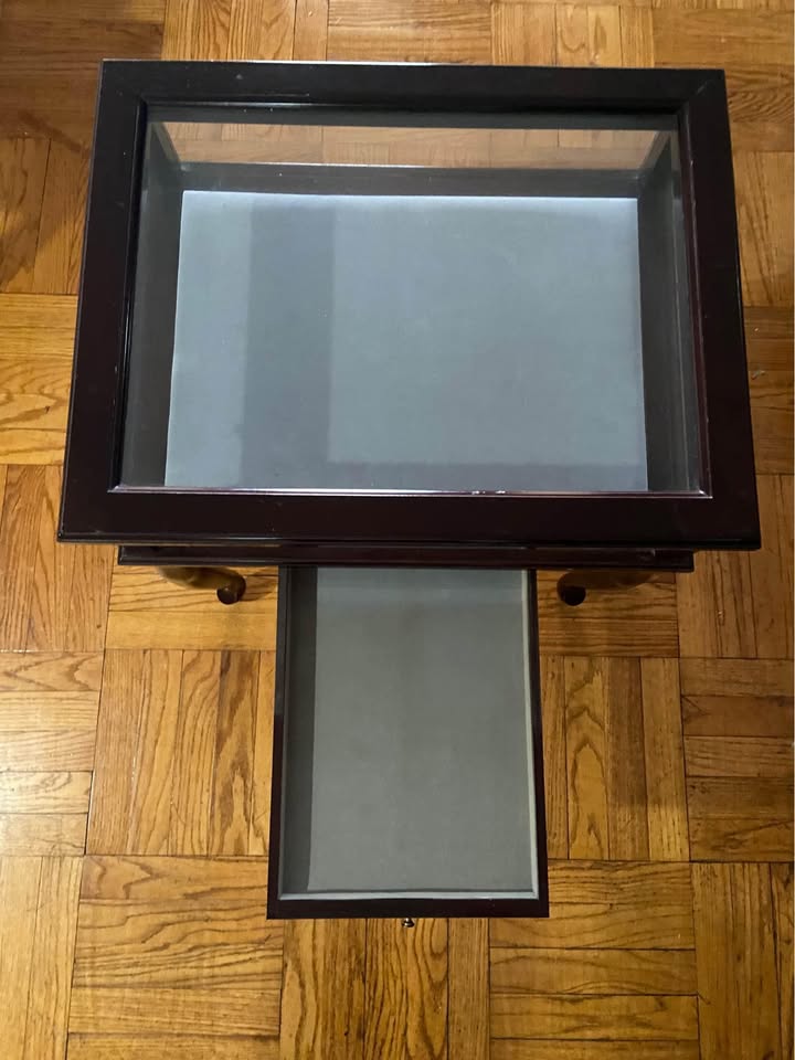 Bombay Co Display Case End Table - photo 4
