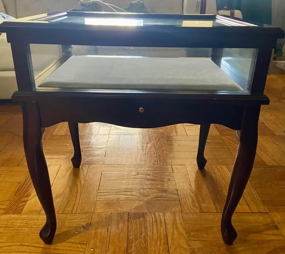 Bombay Co Display Case End Table image indicator(6)