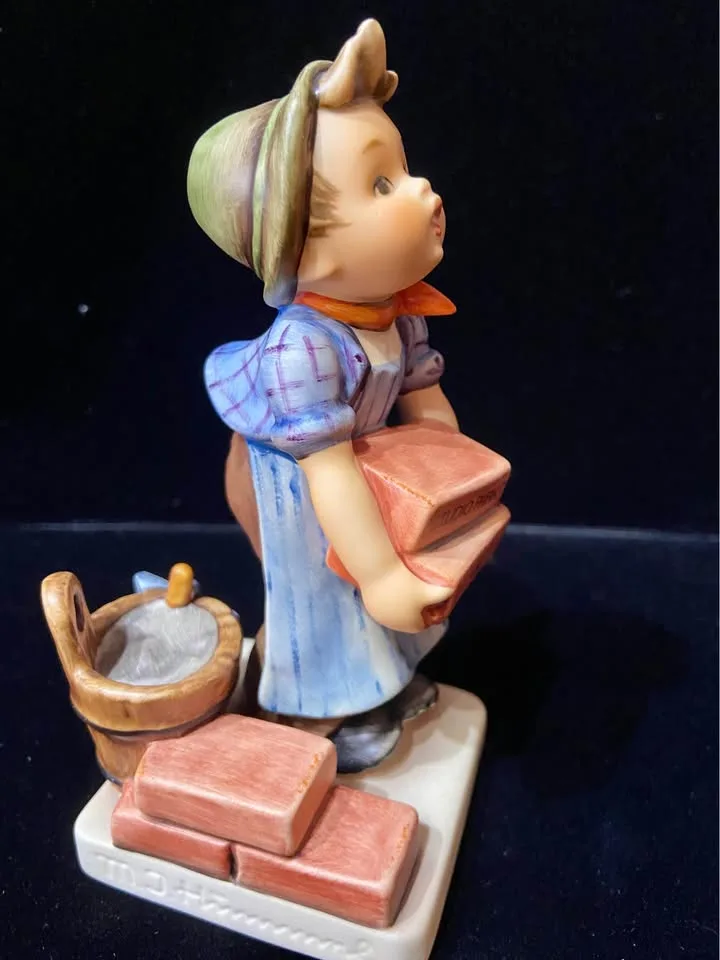 M.J. HUMMEL image indicator(9)