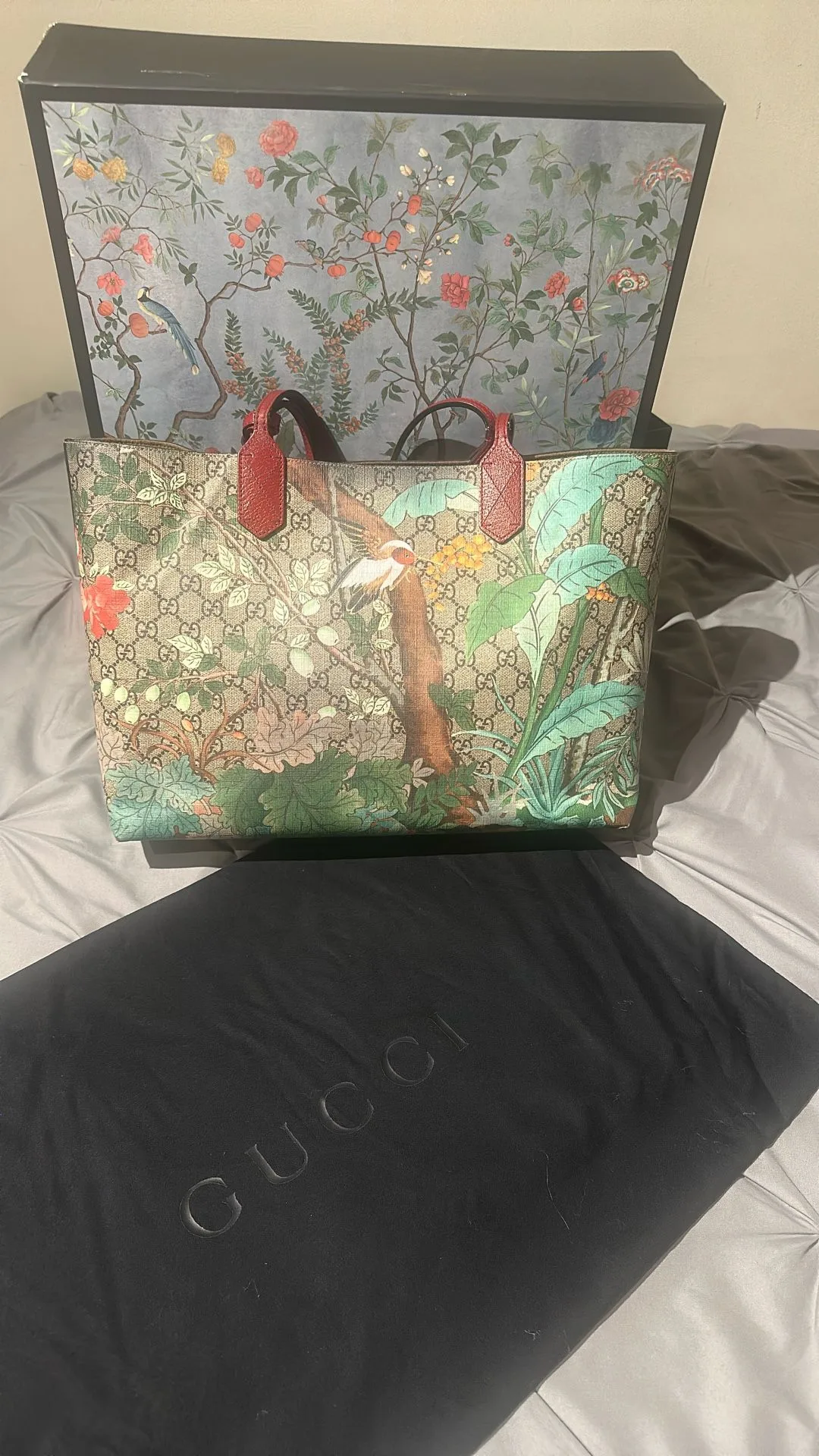 Beautiful Gucci Tote Bag image indicator(2)