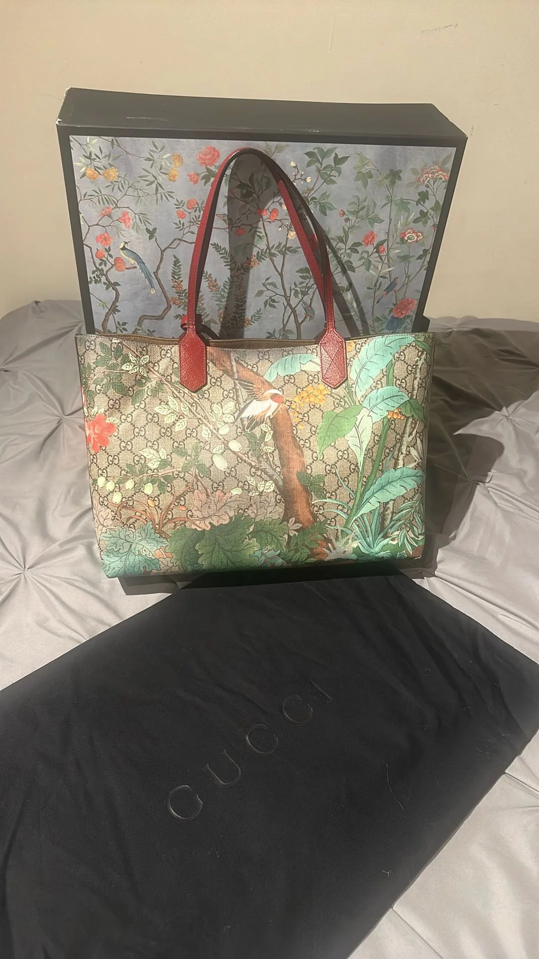 Beautiful Gucci Tote Bag image indicator(3)