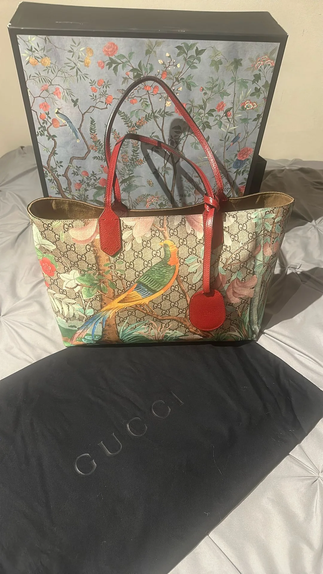 Beautiful Gucci Tote Bag image indicator(4)