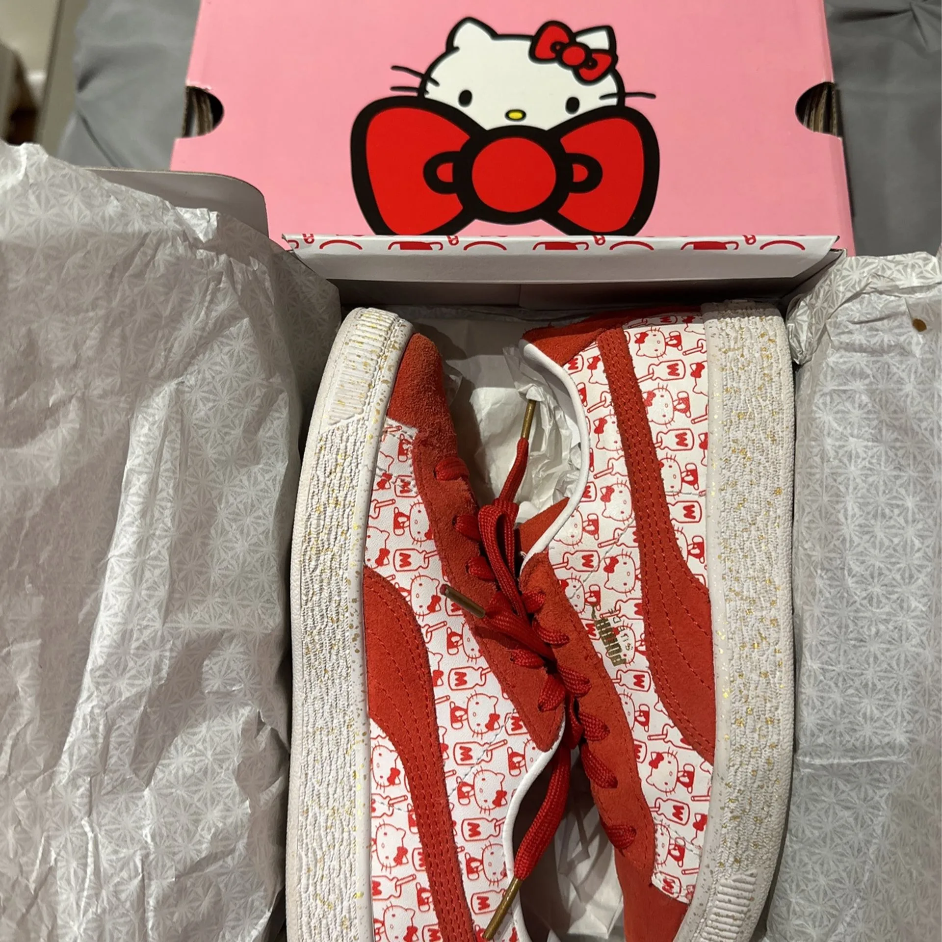 Hello Kitty Special Edition Puma Sneaker image indicator(2)