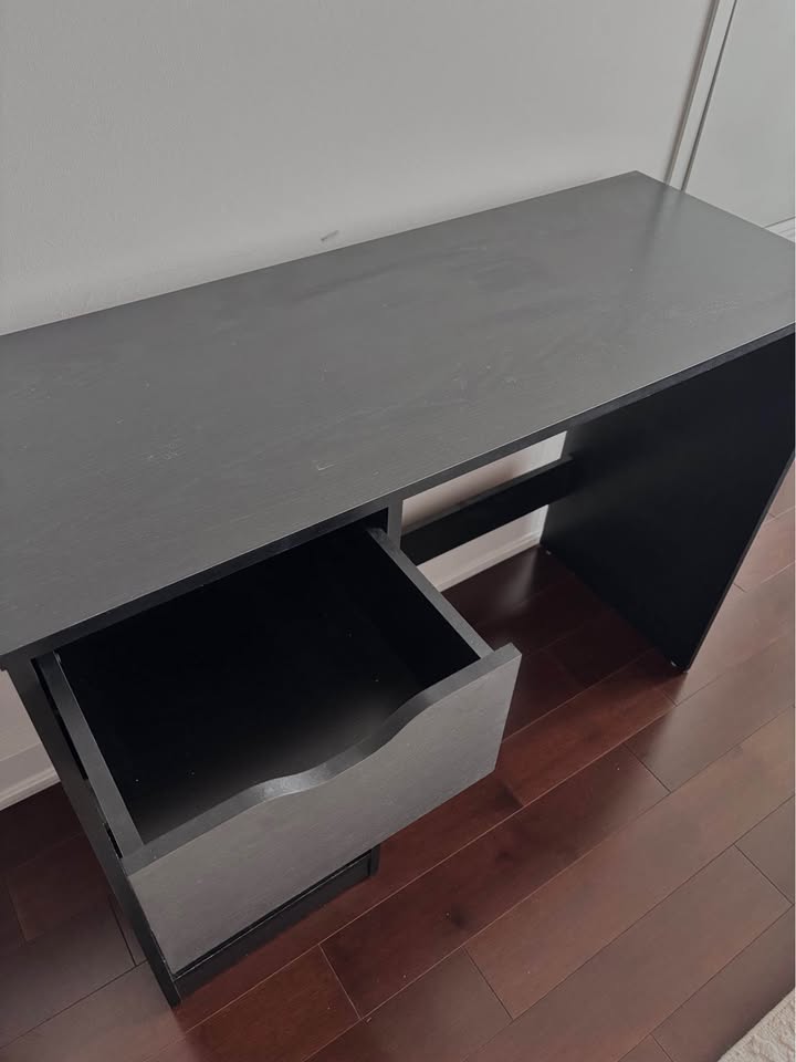 Desk/Table - photo 3