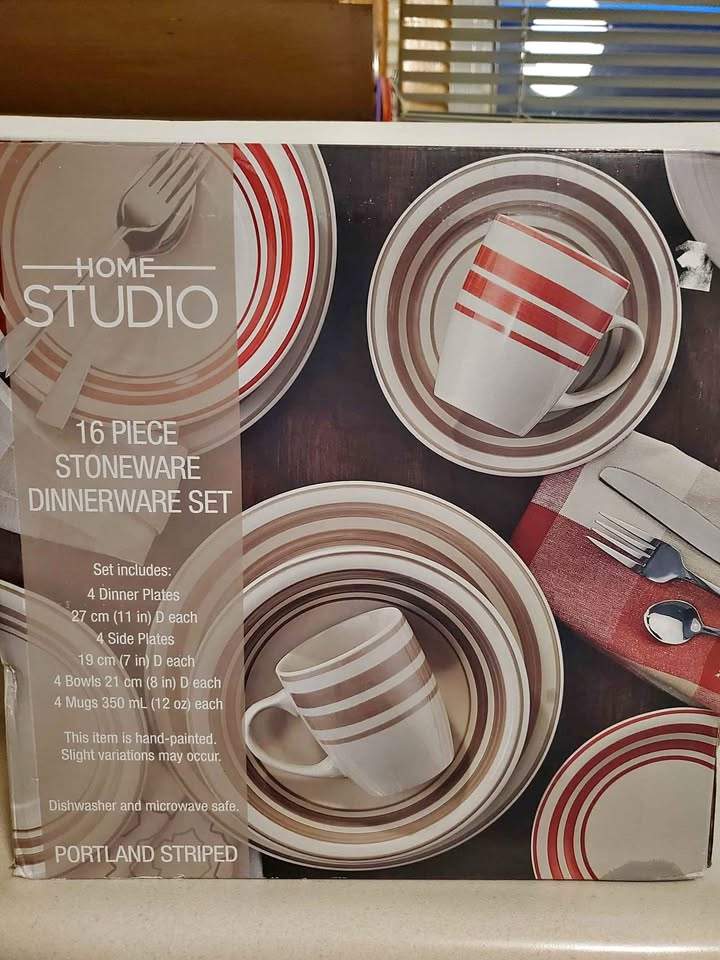 16 Piece Dinnerware Set