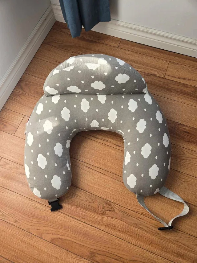 Momcozy feeding pillow thumbnail