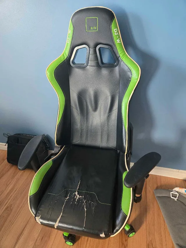 DJ-W Gaming chair thumbnail