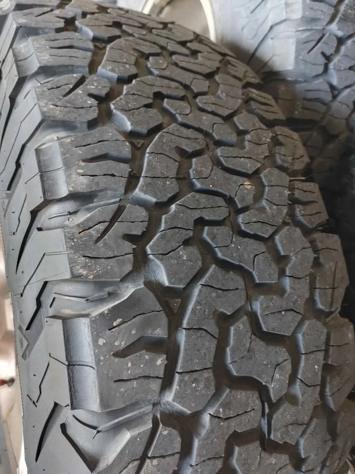 Set of 5 - BF Goodrich /All-Terrain tires / Alloy rims with TPS image indicator(7)