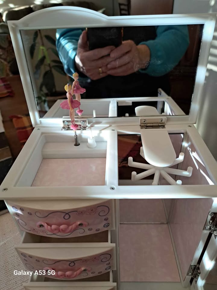 Girls Musical Jewelry Box - photo 4